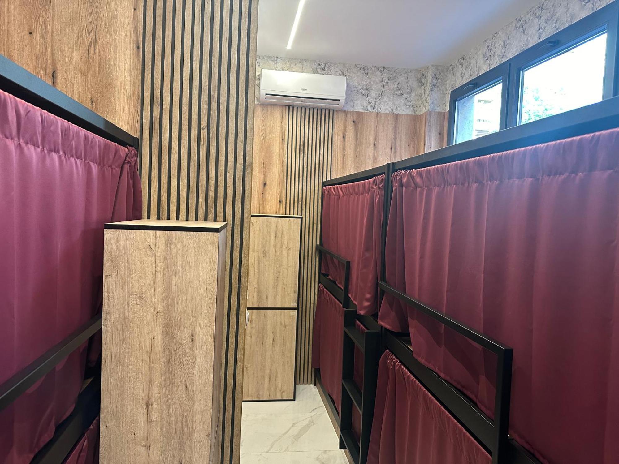 Velvet Hostels Pacifico Madrid Bagian luar foto