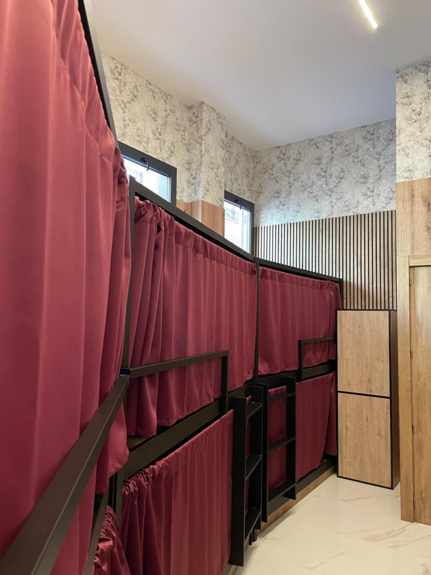 Velvet Hostels Pacifico Madrid Bagian luar foto